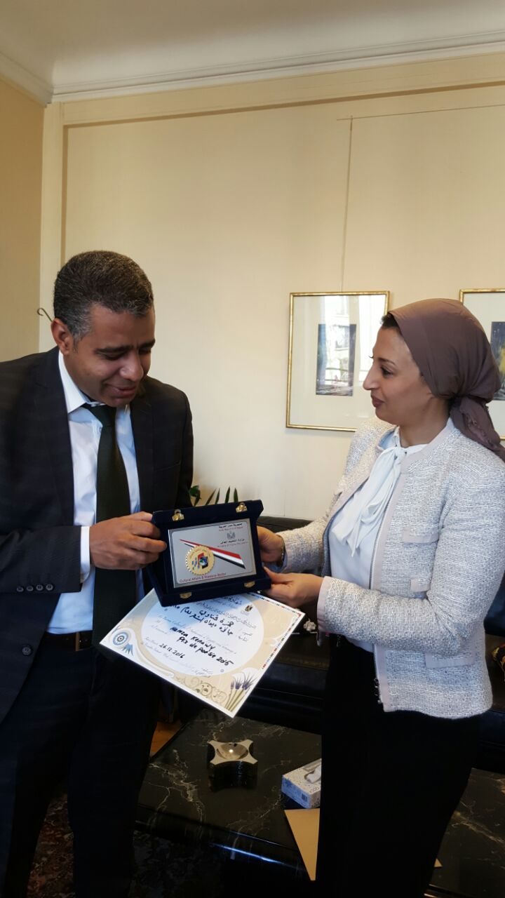 حمزة قناوي مع الدكتورة غادة عبد الباري، الملحق الثقافي المصري بباريس